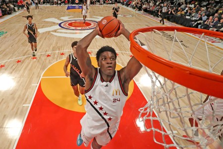 Tounde Yessoufou elevates for a dunk